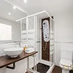 Modern In Center *