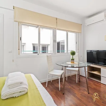 Modern In Center דירה *